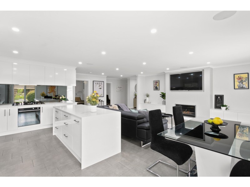 18 Barcelona Drive, Happy Valley SA 5159