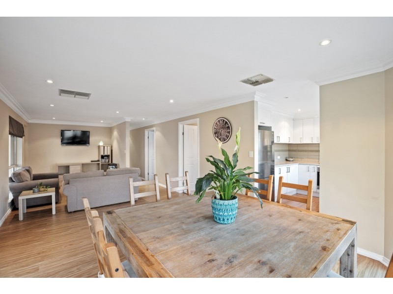 92 Mawson Circuit, Woodcroft SA 5162