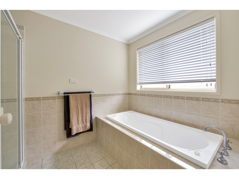 18 Acacia Grove, Flagstaff Hill SA 5159