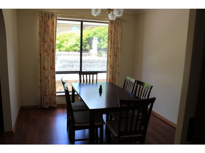 9 Zeevalk Avenue, Hallett Cove SA 5158