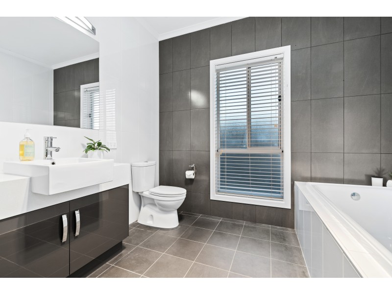 16 Harewood Grove, Meadows SA 5201