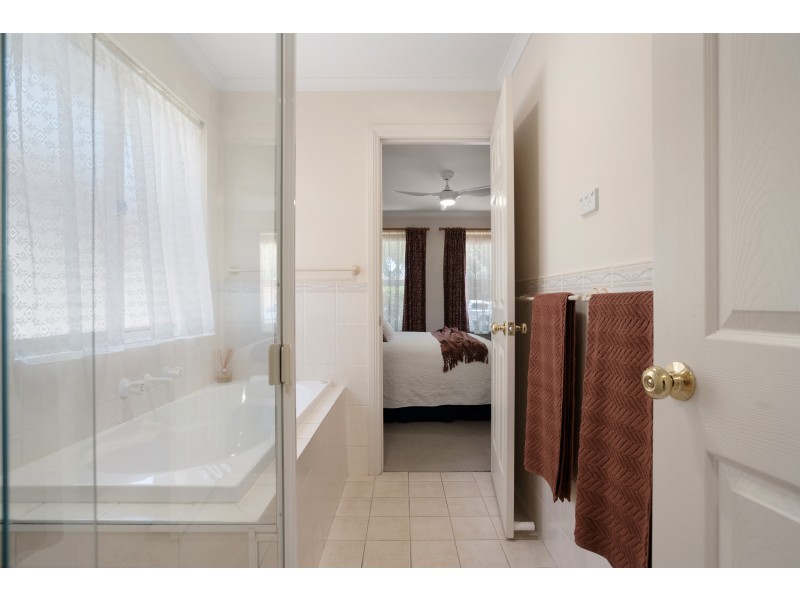 136 Bradley Grove, Mitchell Park SA 5043