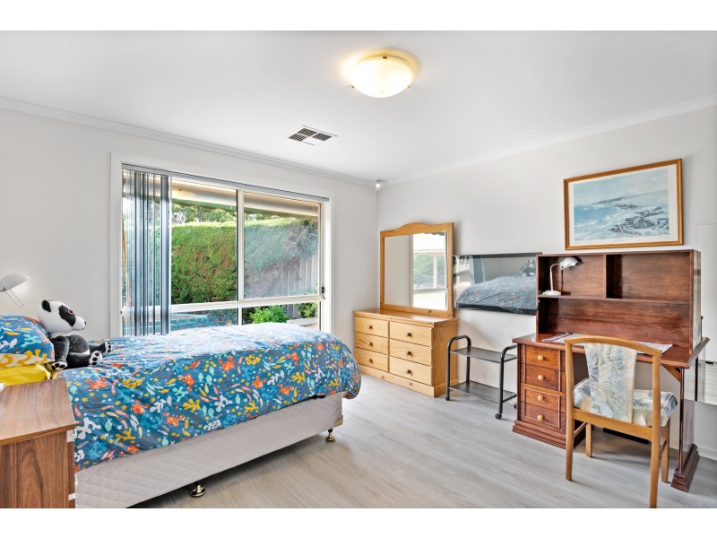 15 McBurney Crescent, Aldinga Beach SA 5173