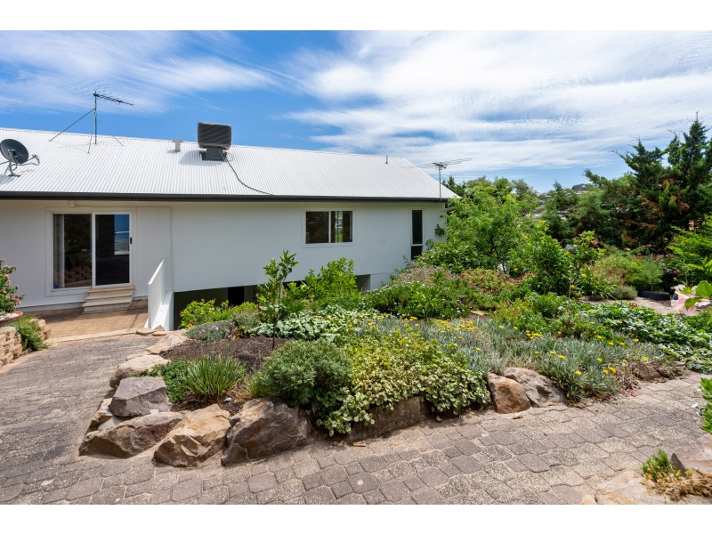 18 Albatross Walk, Hallett Cove SA 5158