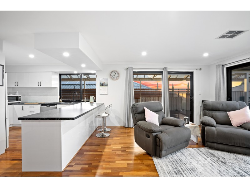 9 Hawksnest Avenue, Seaford Rise SA 5169