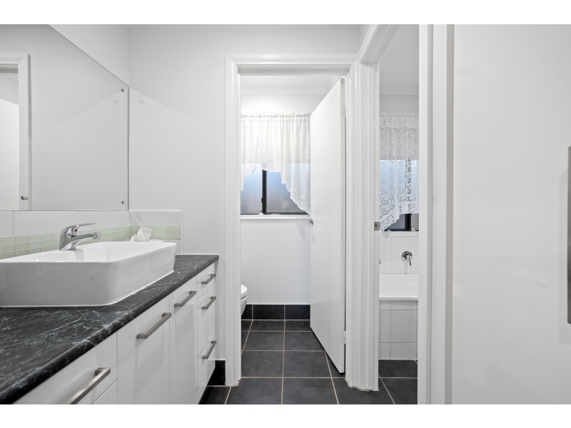 9 Hawksnest Avenue, Seaford Rise SA 5169