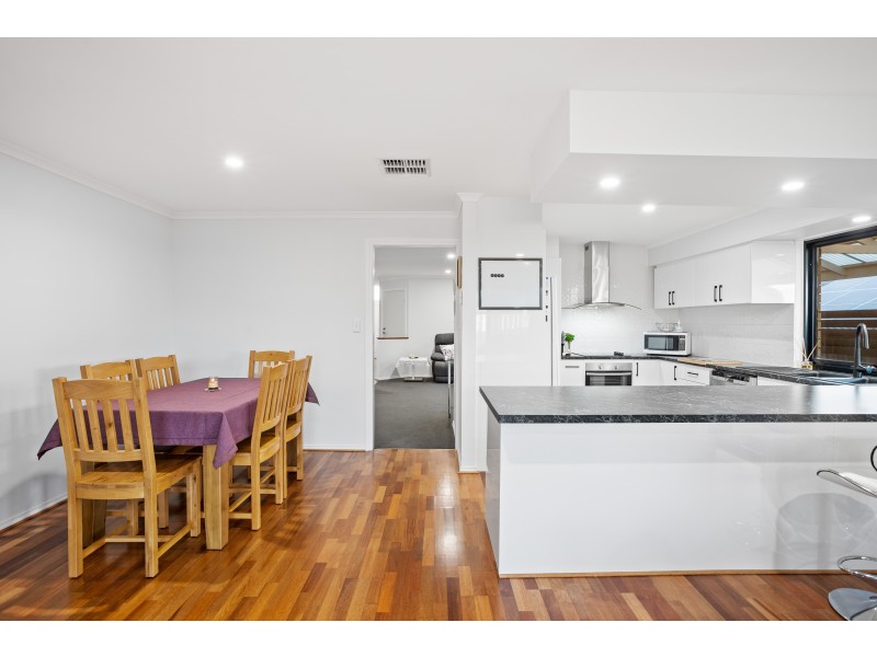 9 Hawksnest Avenue, Seaford Rise SA 5169