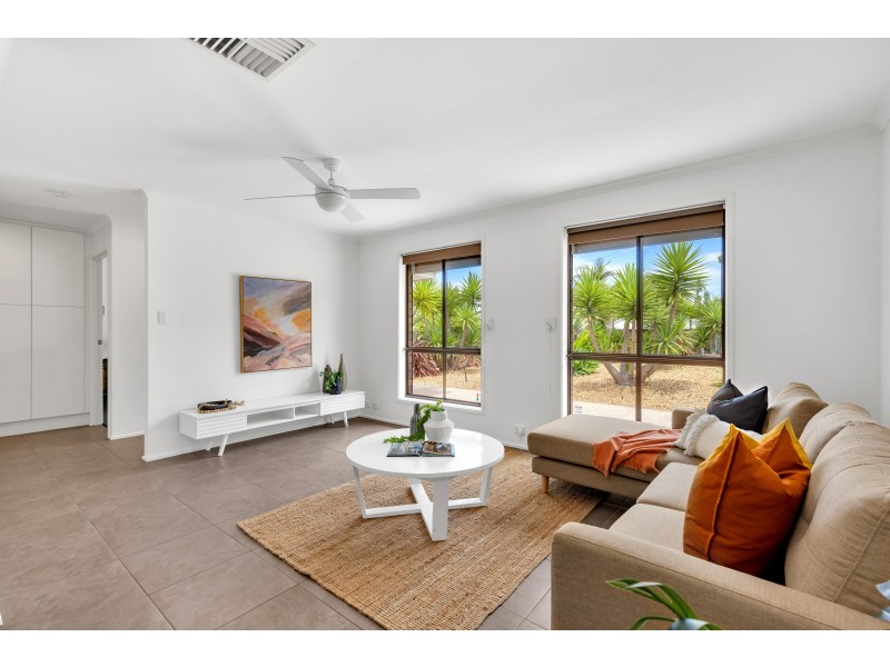 1 Regents Close, Hackham SA 5163