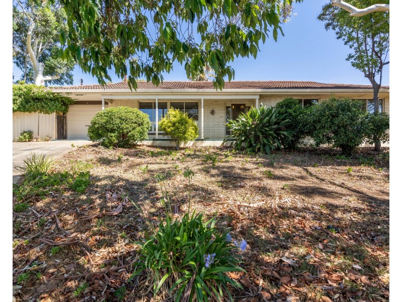 4 Greenwillow Crescent, Happy Valley SA 5159