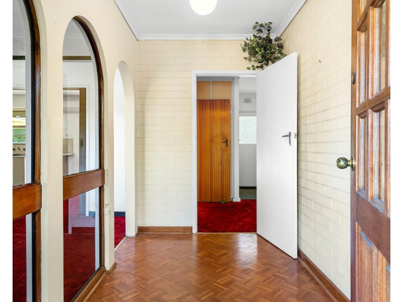 4 Greenwillow Crescent, Happy Valley SA 5159