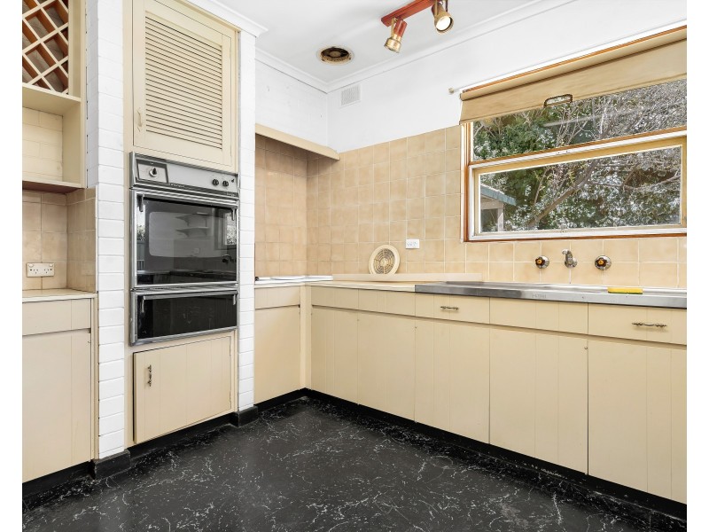 4 Greenwillow Crescent, Happy Valley SA 5159