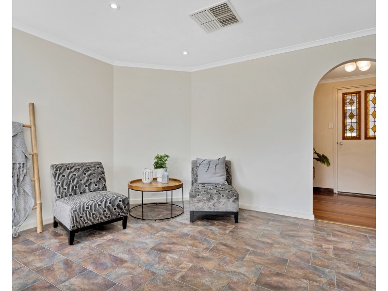 9 Redcraze Street, Aberfoyle Park SA 5159