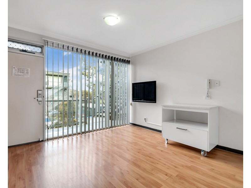 18/13 Yates Street, Mawson Lakes SA 5095