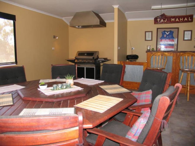 57 Long Flat Road, Murray Bridge SA 5253