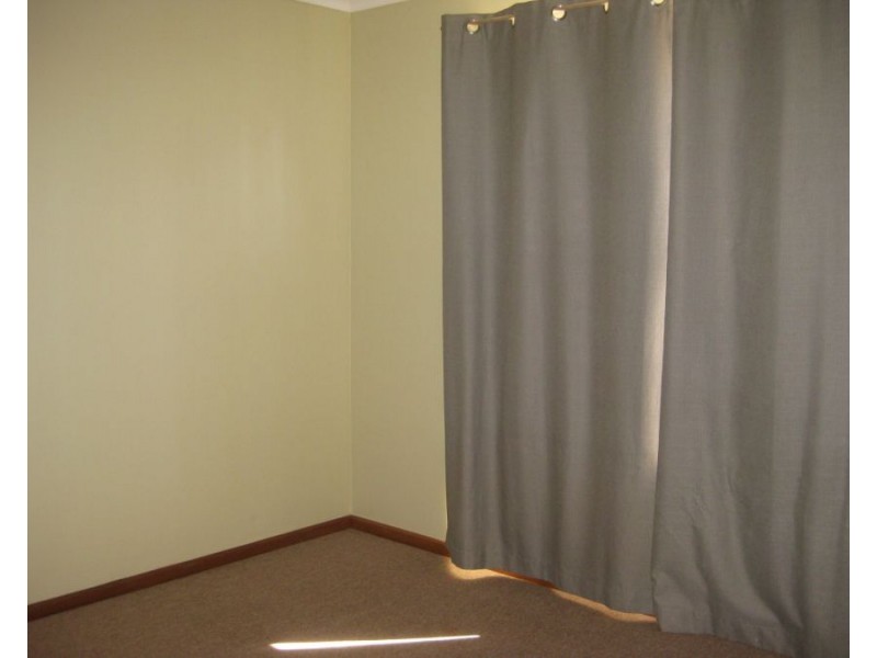 2 28 Hawke Road, Murray Bridge SA 5253