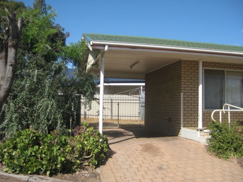 2 /28 Hawke Rd, Murray Bridge SA 5253