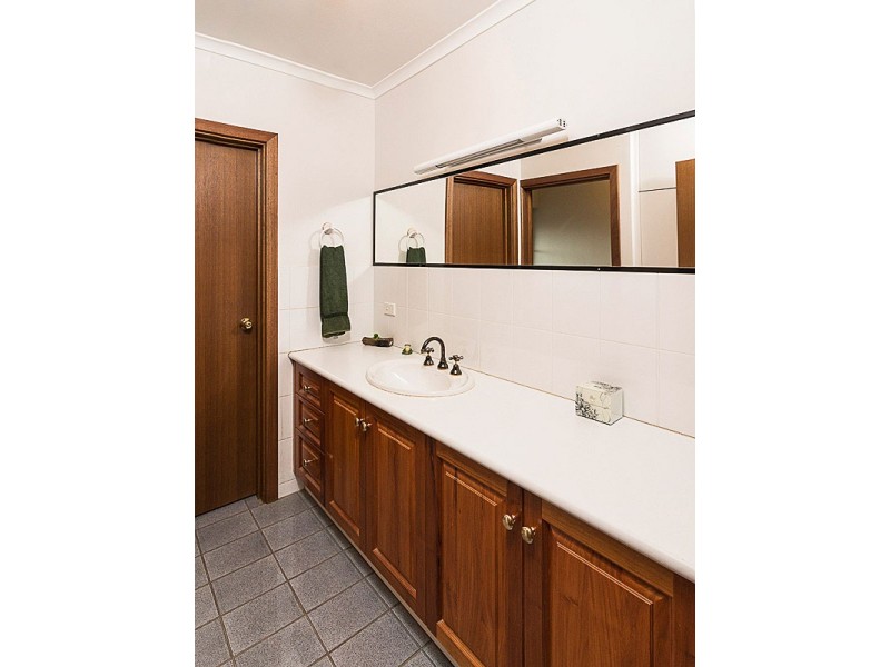 193 Paris Creek Road, Meadows SA 5201