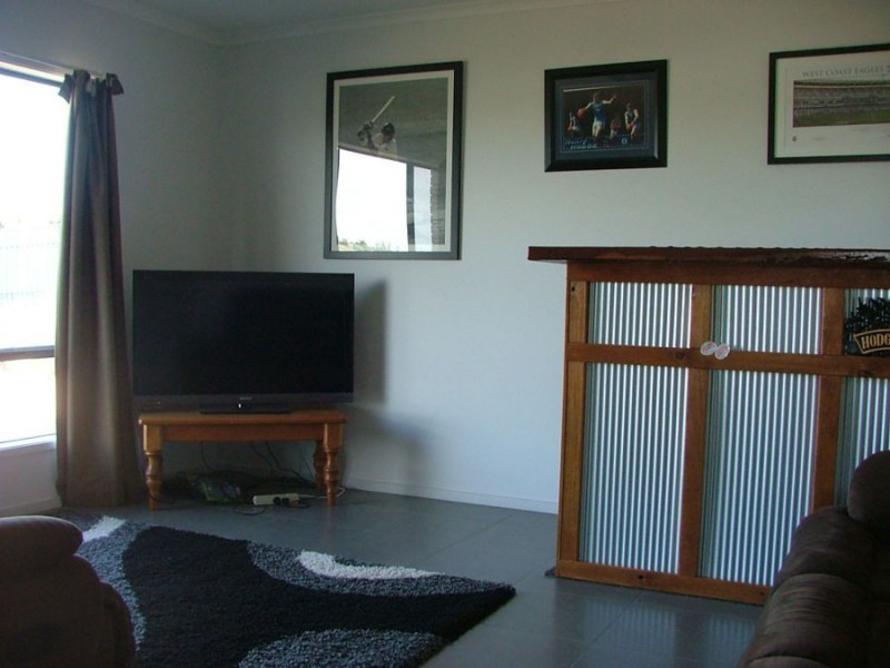 2 John Crt, Murray Bridge SA 5253