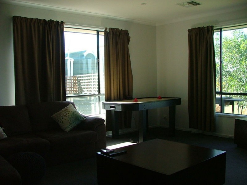 2 John Crt, Murray Bridge SA 5253