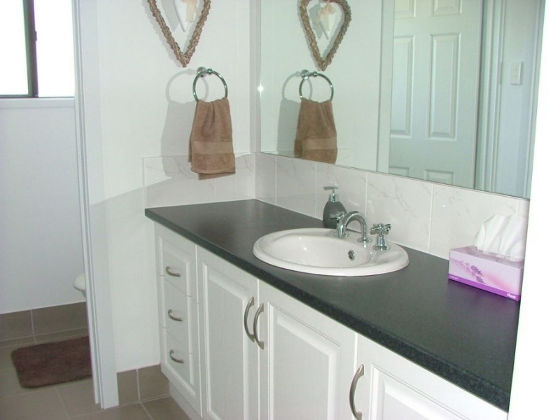 2 John Crt, Murray Bridge SA 5253