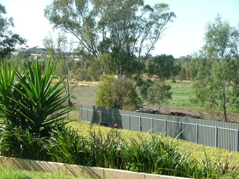 2 John Crt, Murray Bridge SA 5253