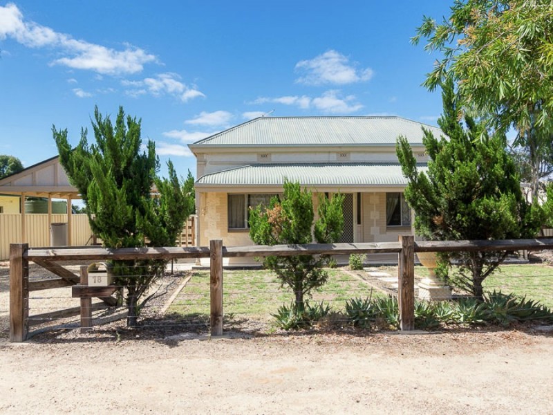 18 Gray Street, Murray Bridge SA 5253