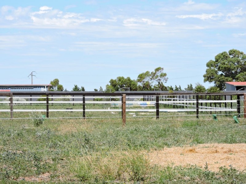 1881 Jervois Road, Woods Point SA 5253