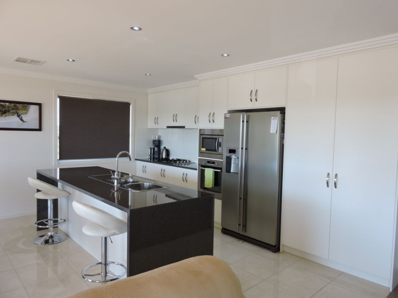 2 Murray Avenue, Woodlane SA 5238