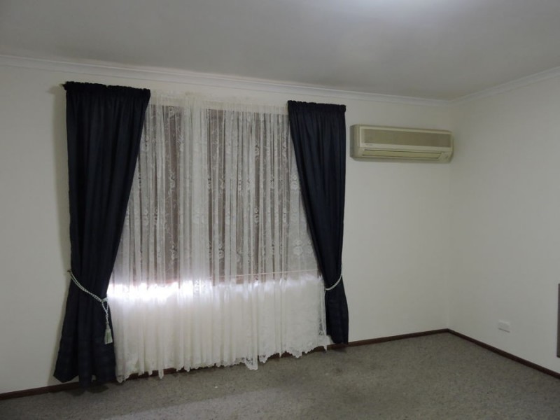 8 Male, Murray Bridge SA 5253