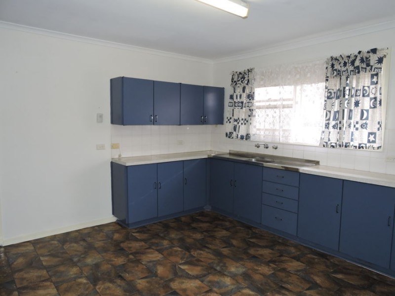 8 Male, Murray Bridge SA 5253