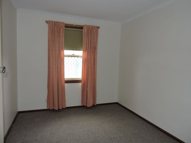 8 Male, Murray Bridge SA 5253