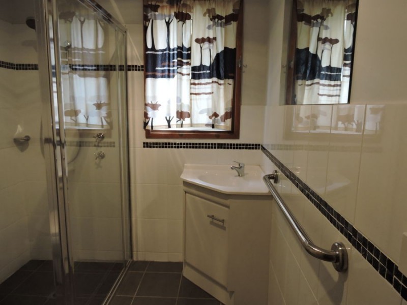 8 Male, Murray Bridge SA 5253