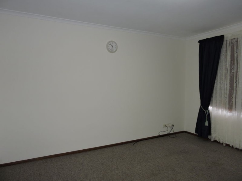 8 Male, Murray Bridge SA 5253