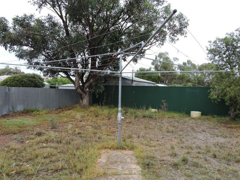 8 Male, Murray Bridge SA 5253