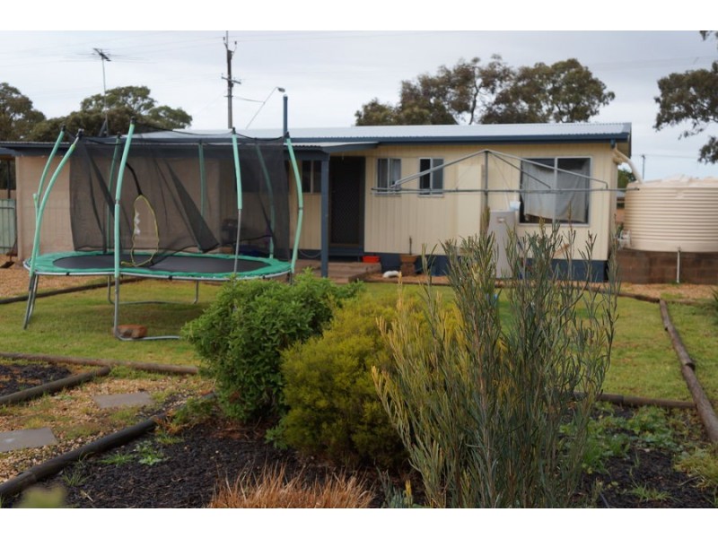 241 Adelaide Road, Murray Bridge SA 5253