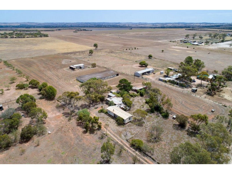 27 Heinjus Road, Strathalbyn SA 5255