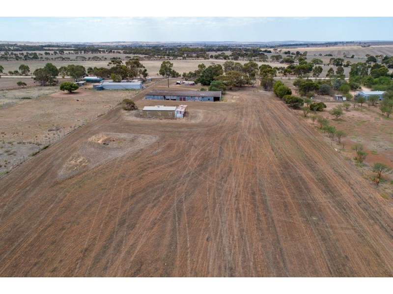 27 Heinjus Road, Strathalbyn SA 5255