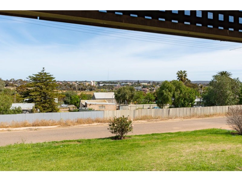 8 Moore Street, Murray Bridge SA 5253