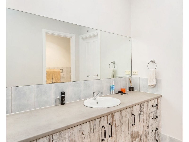 22 Tooma Drive, Murray Bridge East SA 5253