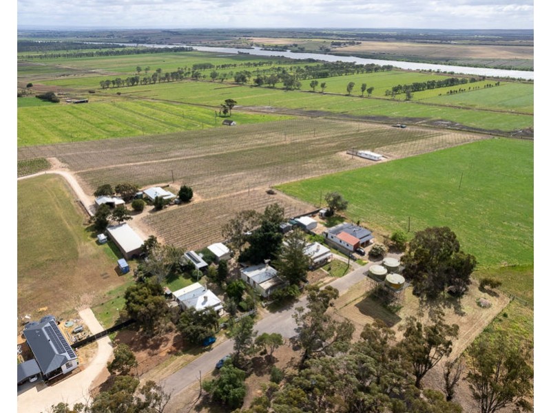 3137 Arthur Street, Woods Point SA 5253