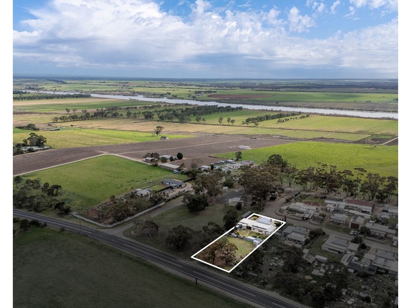 11-13 Hurtle Street, Woods Point SA 5253
