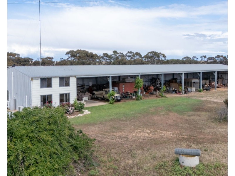1422 Jervois Road, Woods Point SA 5253