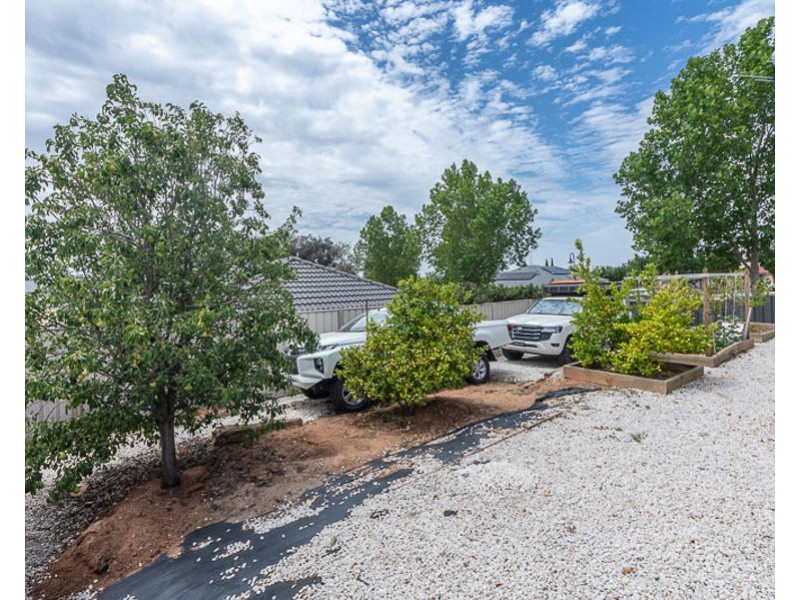 38 Willowbark Cres (39 Parkview Drv), Murray Bridge SA 5253