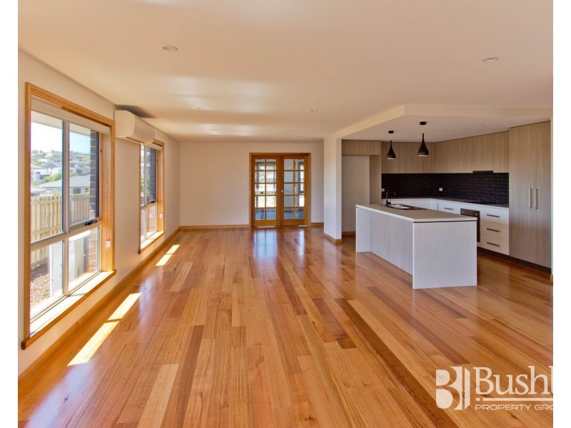 12 Senator Court, Newnham TAS 7248