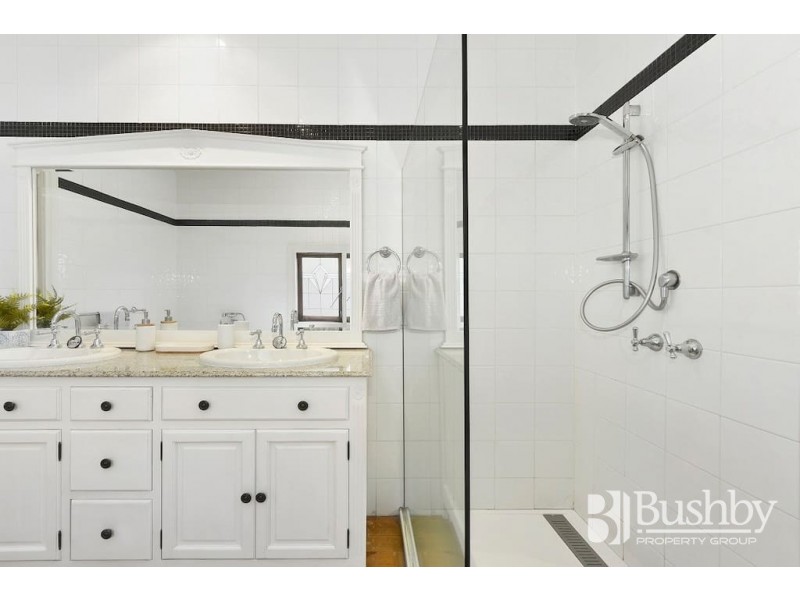 36 racecourse cres, Launceston TAS 7250