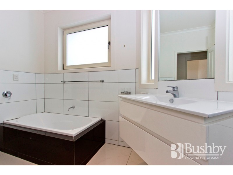 2/22 Legges Crescent, Prospect TAS 7250