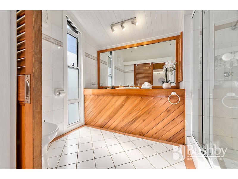 2 Kensington Gardens, Norwood TAS 7250