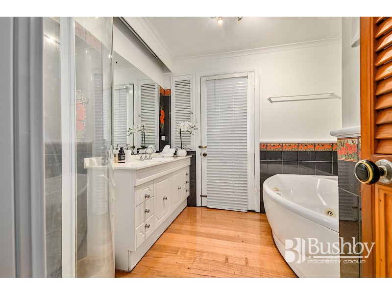 2 Kensington Gardens, Norwood TAS 7250