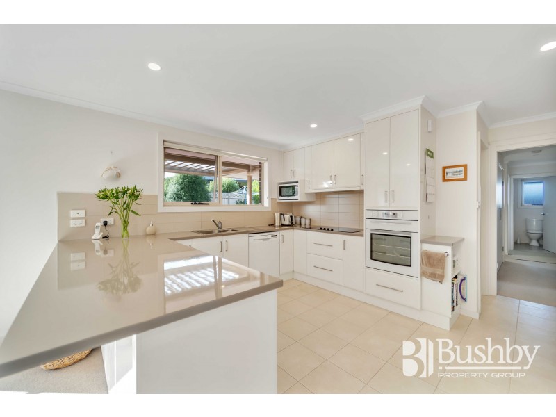 18 Dafnis Drive, Newnham TAS 7248