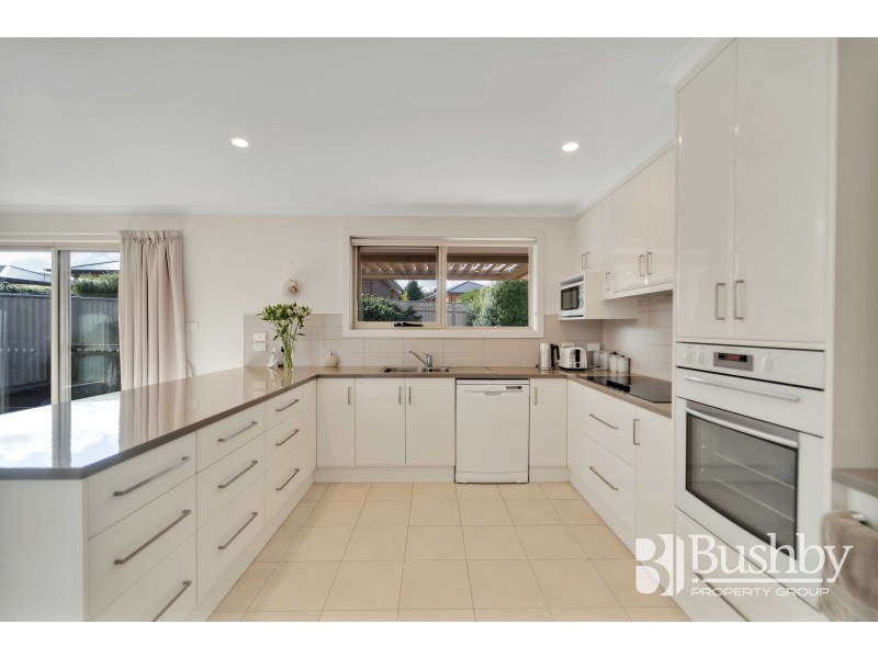 18 Dafnis Drive, Newnham TAS 7248